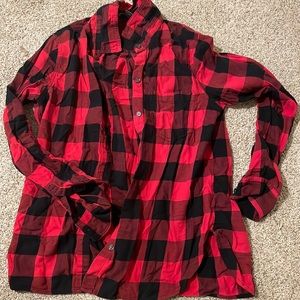 Women’s cute and simple red and black flannel size L